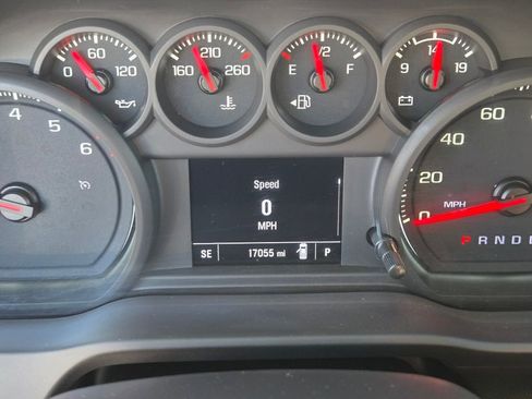 Used 2022 Chevrolet Silverado 1500 Custom image 18