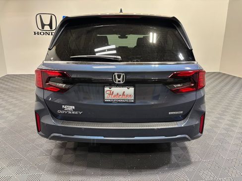 New 2026 Honda Odyssey Touring image 5