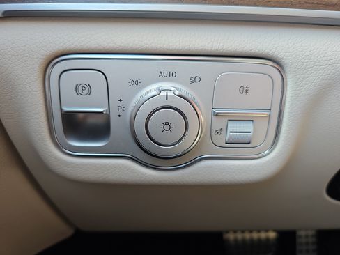 Certified 2023 Mercedes-Benz GLS 450 4MATIC image 28