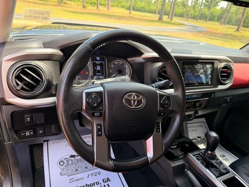 Used 2022 Toyota Tacoma SR5 w/ Technology Package RWD image 16