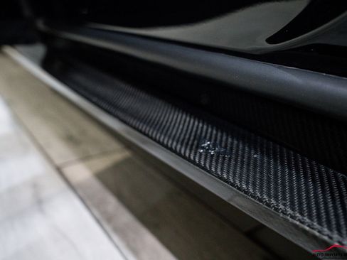 Used 2018 Bentley Bentayga image 6