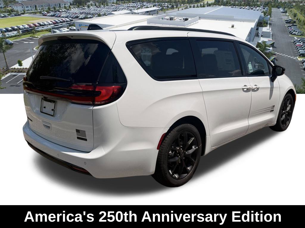 New 2027 Chrysler Pacifica Select FWD image 4