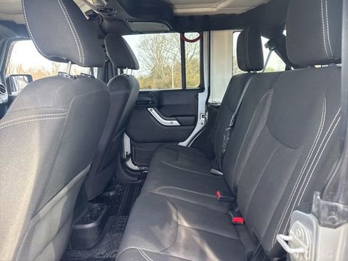 Used 2016 Jeep Wrangler Unlimited Sahara w/ Connectivity Group image 14