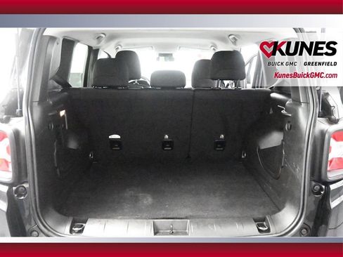 Used 2023 Jeep Renegade Latitude image 23