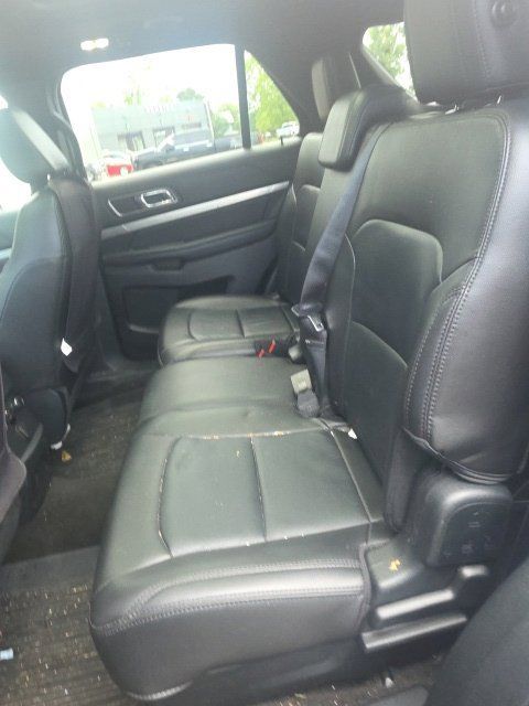 Used 2018 Ford Explorer XLT w/ Equipment Group 202A AWD/4WD image 27