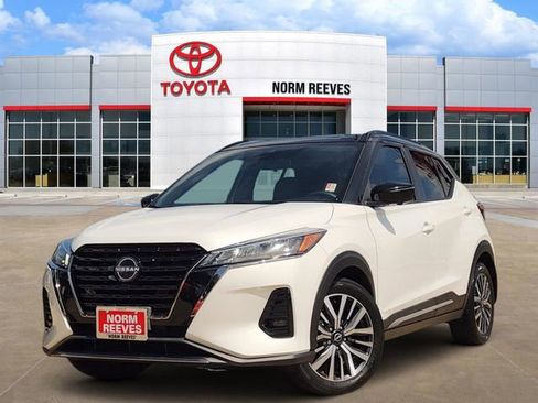 Used 2023 Nissan Kicks SR w/ SR Premium Package FWD image 1