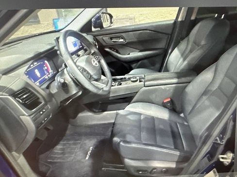 Used 2025 Nissan Rogue SL w/ Tech Package AWD/4WD image 6
