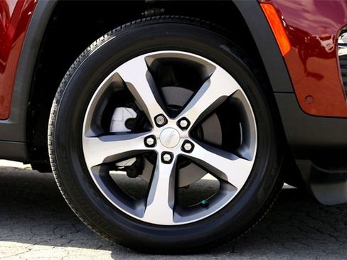 Used 2023 Jeep Grand Cherokee Limited w/ Luxury Tech Group II image 2