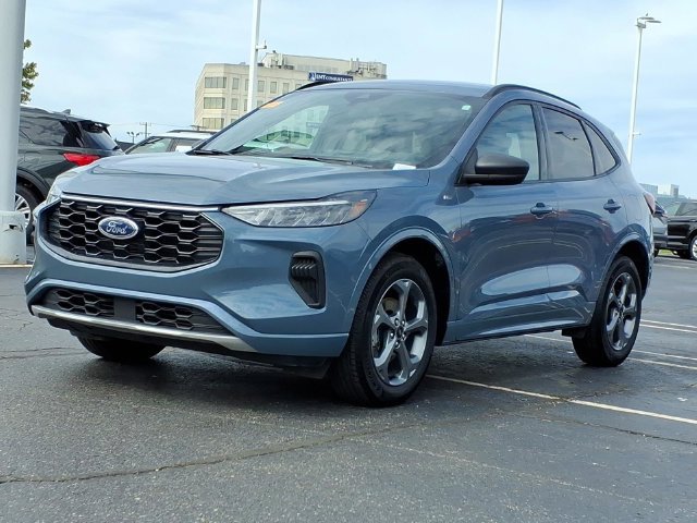 Used 2023 Ford Escape ST-Line w/ Tech Pack #1 AWD/4WD image 3