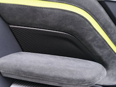 Used 2023 Aston Martin V8 Vantage Roadster image 44