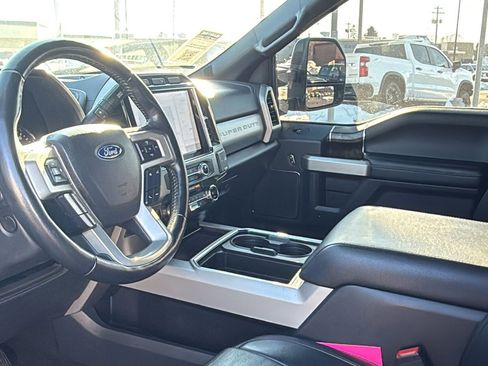 Used 2022 Ford F350 Lariat image 16