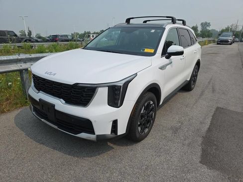 Certified 2024 Kia Sorento S w/ Panoramic Sunroof Package AWD/4WD image 1