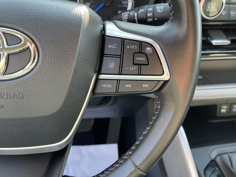 Used 2022 Toyota Highlander LE AWD/4WD image 20