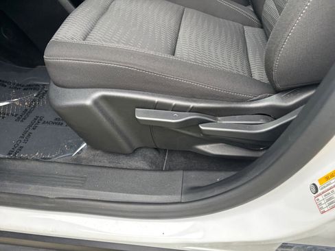 Used 2025 Chevrolet Equinox LT FWD image 23