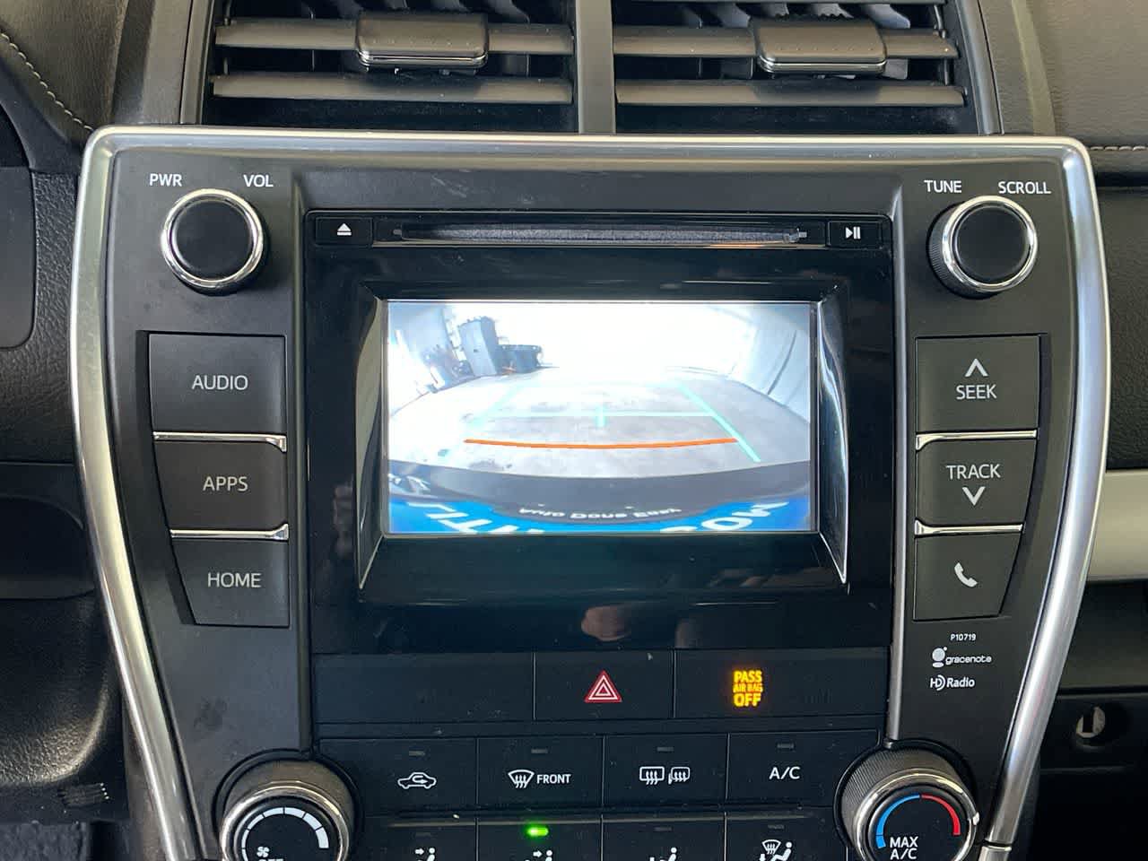 Used 2015 Toyota Camry SE FWD image 17