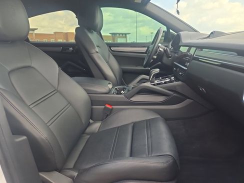 Used 2023 Porsche Cayenne Platinum Edition image 21