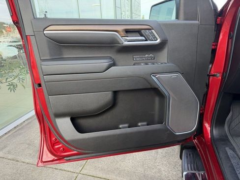 Used 2025 Chevrolet Silverado 1500 High Country w/ Technology Package image 11