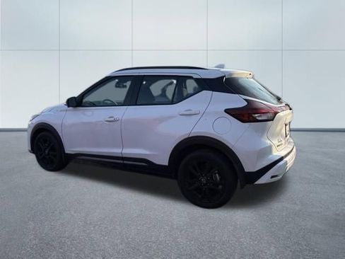 Used 2023 Nissan Kicks SR image 4