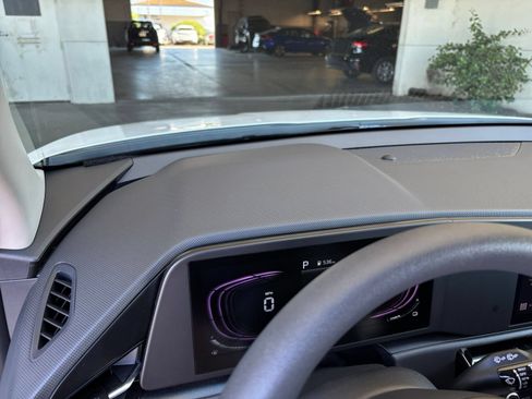 Used 2026 Kia Niro LX FWD image 32