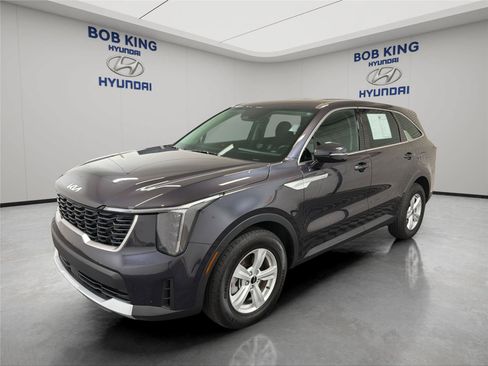Used 2026 Kia Sorento LX FWD image 1