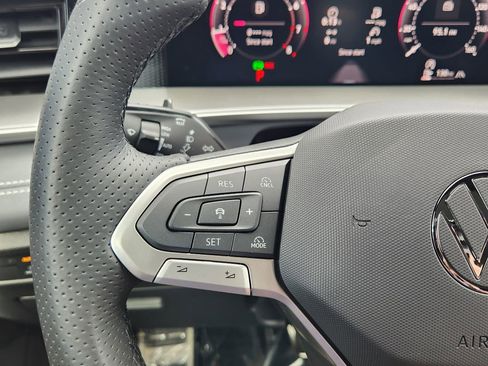 New 2026 Volkswagen Tiguan SE R-Line AWD/4WD image 17