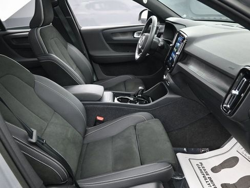 Used 2023 Volvo XC40 Recharge Ultimate w/ Protection Package Premier AWD/4WD image 40