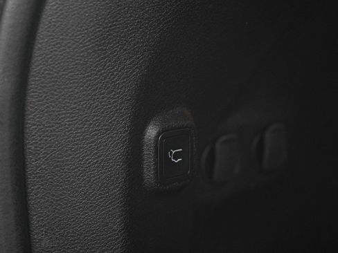 Used 2022 Jeep Cherokee Limited AWD/4WD image 19