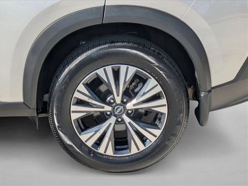 Used 2023 Nissan Rogue SV w/ SV Premium B Package image 22