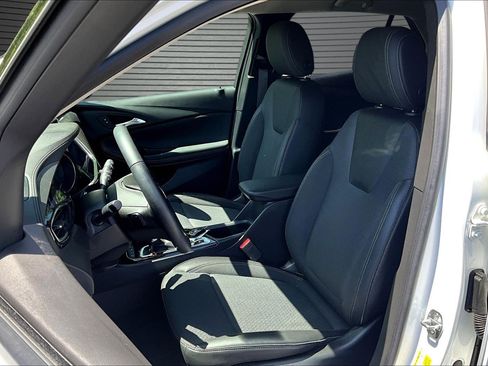 Used 2023 Buick Encore GX Preferred w/ Cold Weather Comfort Package FWD image 13