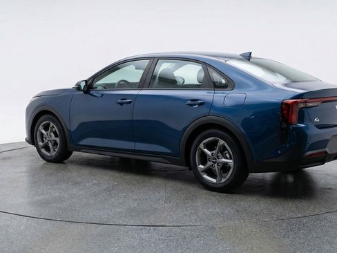 Used 2025 Kia K4 LXS image 6