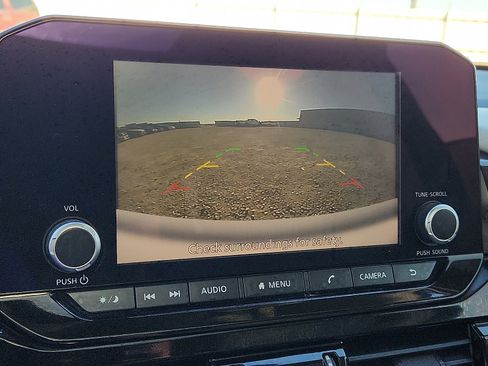 Used 2022 Nissan Pathfinder SV w/ SV Premium Package image 15