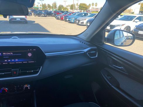 Used 2025 Chevrolet TrailBlazer LT image 35