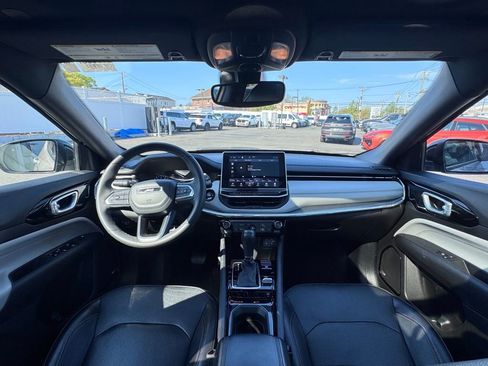 Used 2023 Jeep Compass Limited w/ Sun and Sound Group AWD/4WD image 11