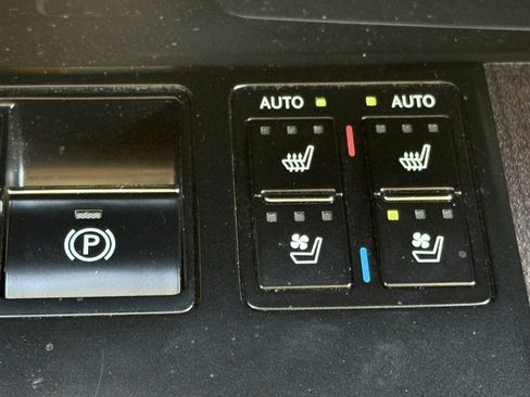 Used 2022 Lexus RX 450h AWD w/ Luxury Package image 13