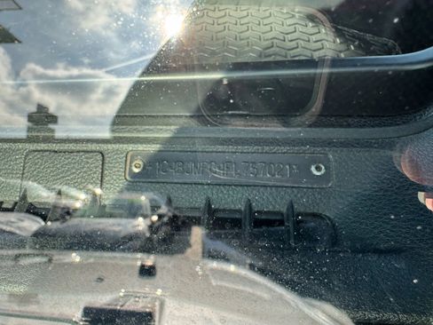 Used 2015 Jeep Wrangler Unlimited Rubicon w/ Connectivity Group image 32