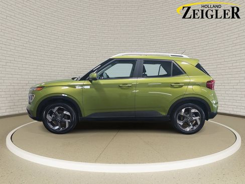 Certified 2024 Hyundai Venue SEL FWD image 8