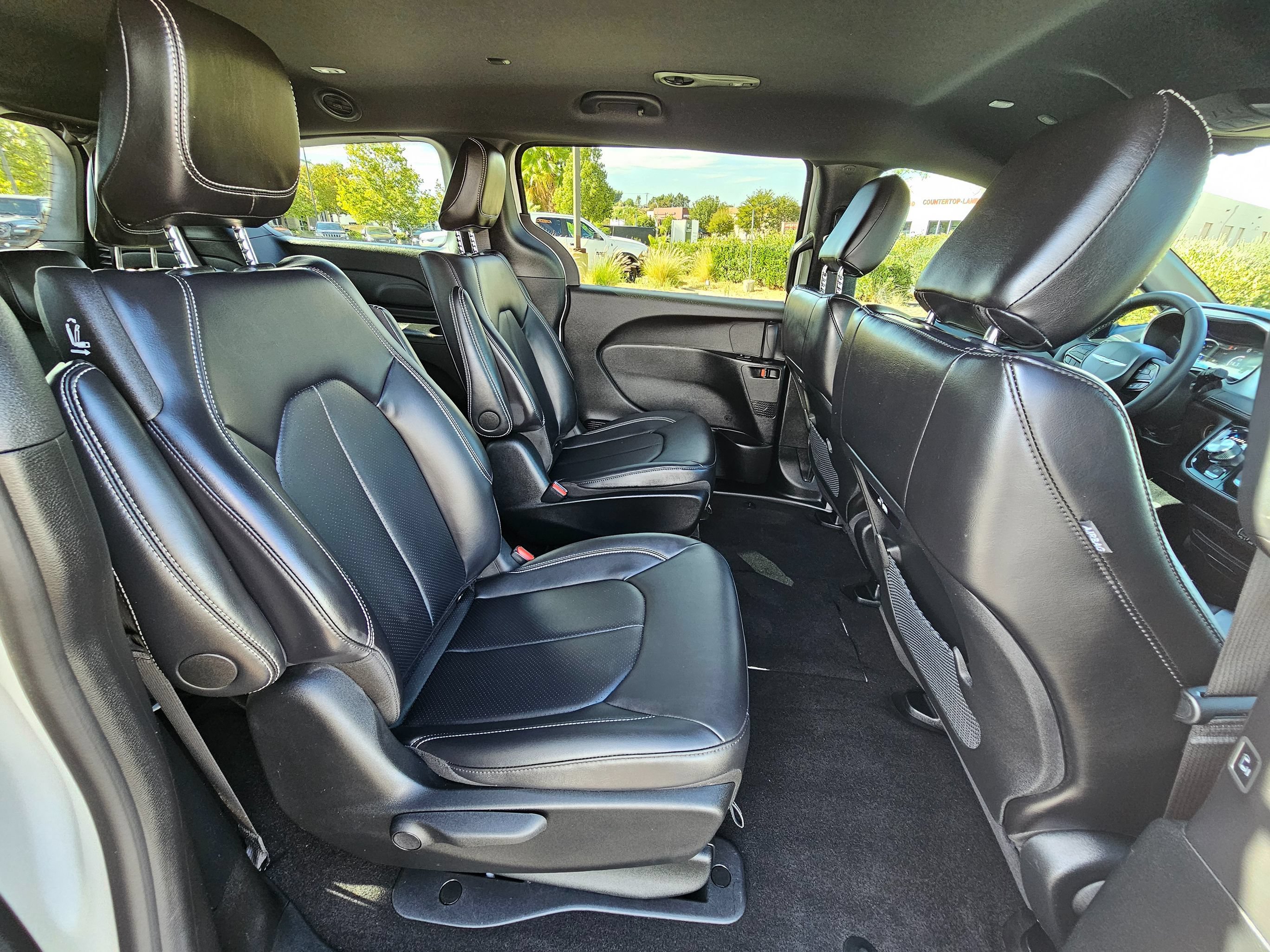 Used 2024 Chrysler Pacifica Limited FWD image 33