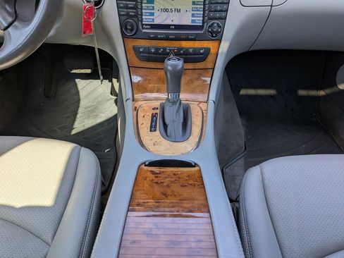 Used 2007 Mercedes-Benz E 350 4MATIC Sedan image 19