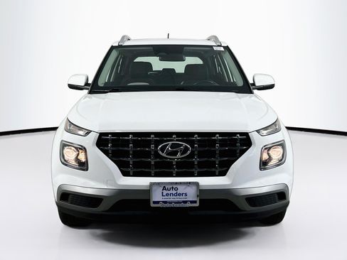 Used 2023 Hyundai Venue SEL FWD image 2