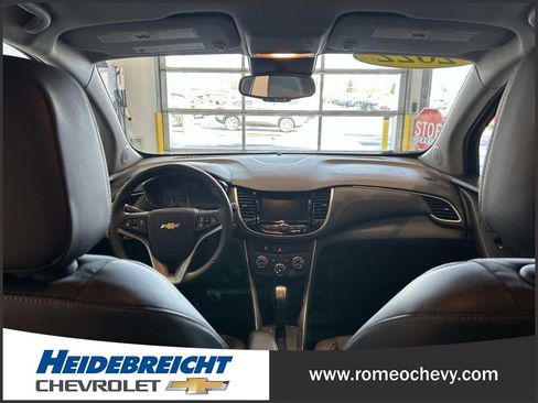 Used 2022 Chevrolet Trax LT w/ LT Convenience Package image 16