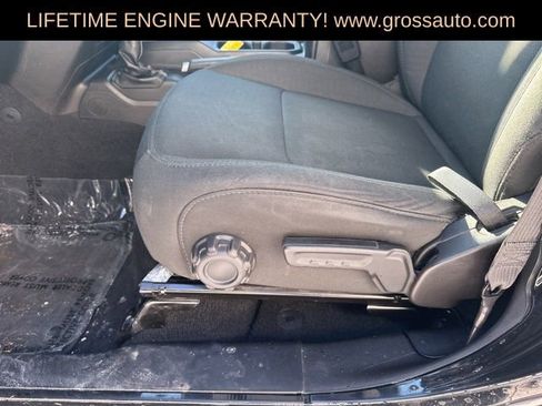 Used 2019 Jeep Wrangler Unlimited Sahara w/ Uconnect 4C Nav & Sound Group AWD/4WD image 13