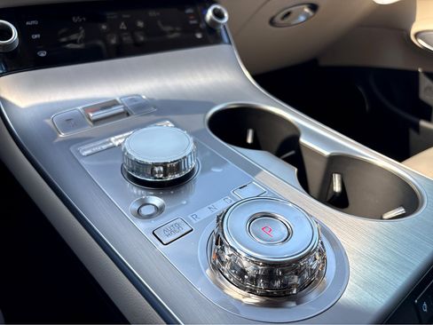 New 2026 Genesis GV70 2.5T Select image 11