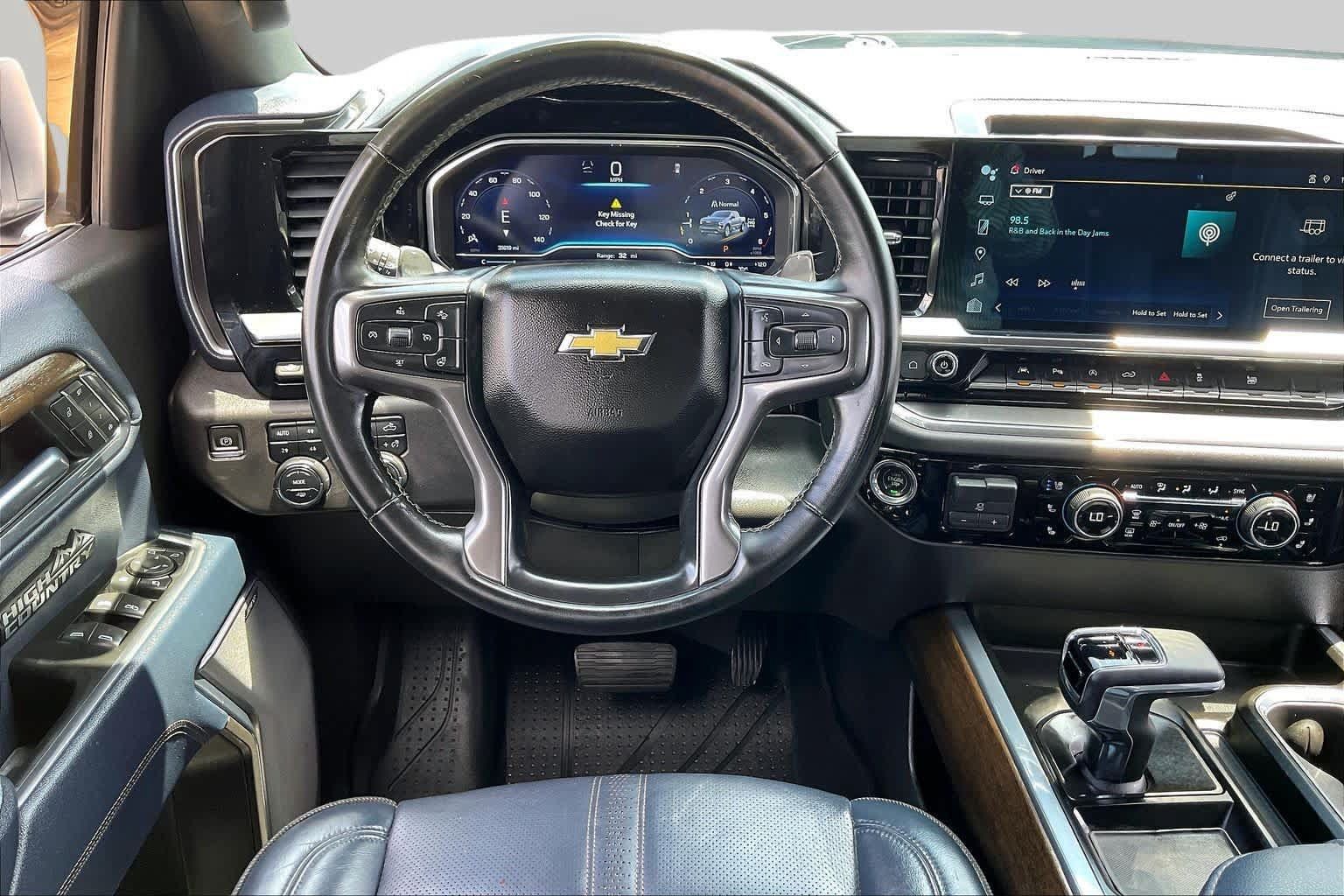 Used 2023 Chevrolet Silverado 1500 High Country w/ High Country Premium Package AWD/4WD image 10