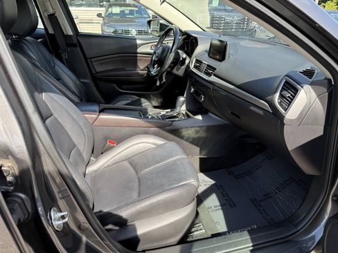 Used 2018 MAZDA MAZDA3 Touring FWD image 9