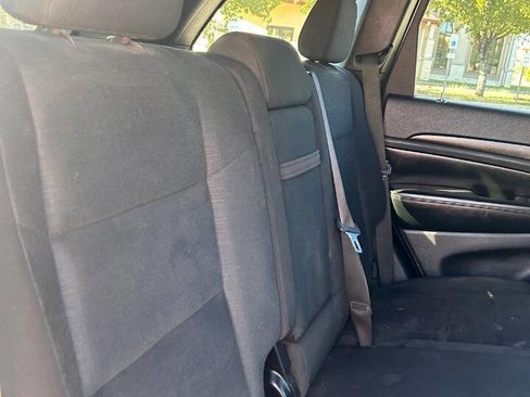 Used 2017 Jeep Grand Cherokee Laredo w/ Quick Order Package 2BE image 19