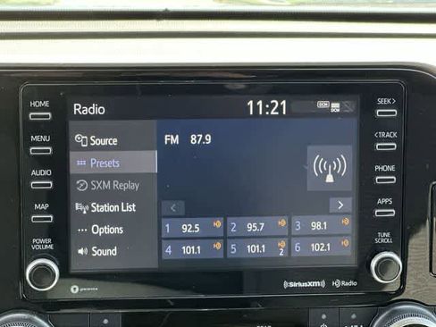 Used 2022 Toyota Highlander LE image 11