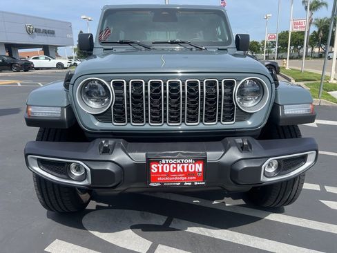 Used 2025 Jeep Wrangler Unlimited Sahara w/ Safety Group AWD/4WD image 8