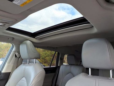 Certified 2023 Toyota Highlander L image 15