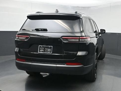 Used 2021 Jeep Grand Cherokee L Laredo RWD image 3