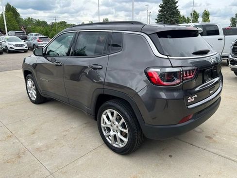 Used 2023 Jeep Compass Latitude AWD/4WD image 4